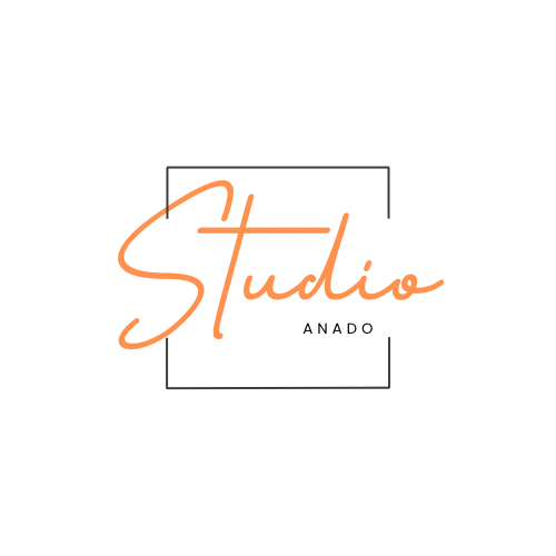 Logo Studio Anado Lijnen in een vierkant blok met de tekst Studio Anado